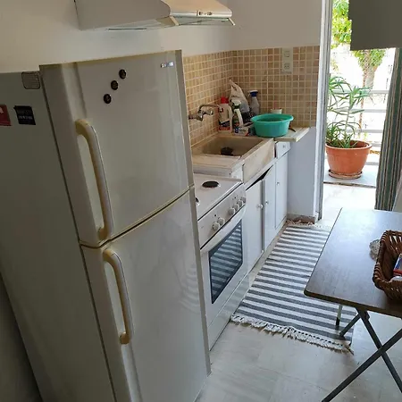 γκαρσονιέρα ισογείου επιπλωμένη
