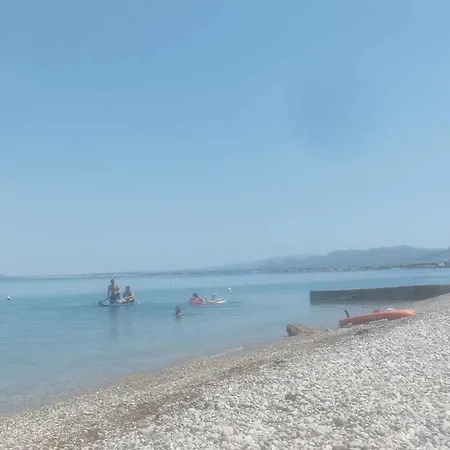 γκαρσονιέρα ισογείου επιπλωμένη Apartment Nerantza